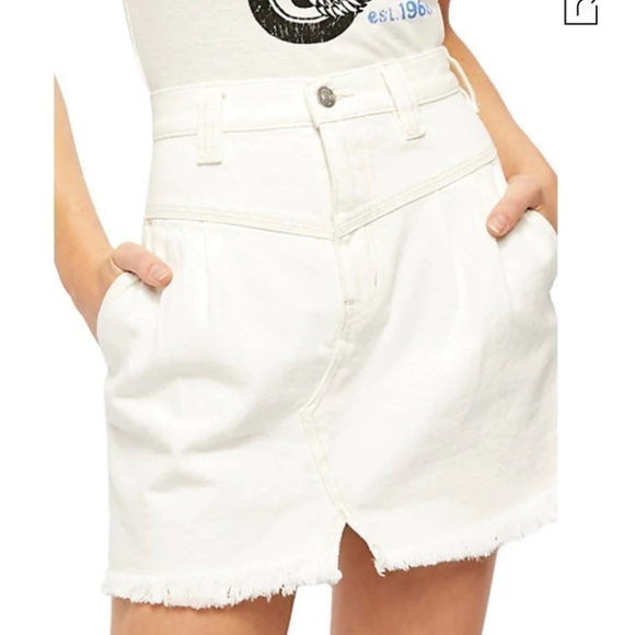 Free People Women's Sidecar Mini Jean Skirt White in Size 25 - Picture 1 of 12